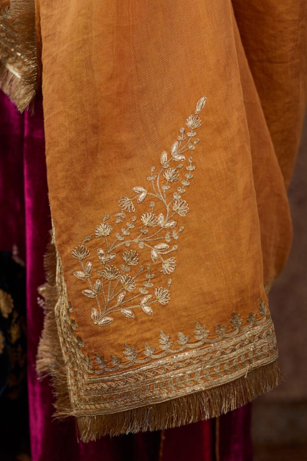 Tissue Chanderi dupatta with delicate gold zari and gota embroidery border running along all edges with large butas placed at the pallas, end pieces (Dupatta)