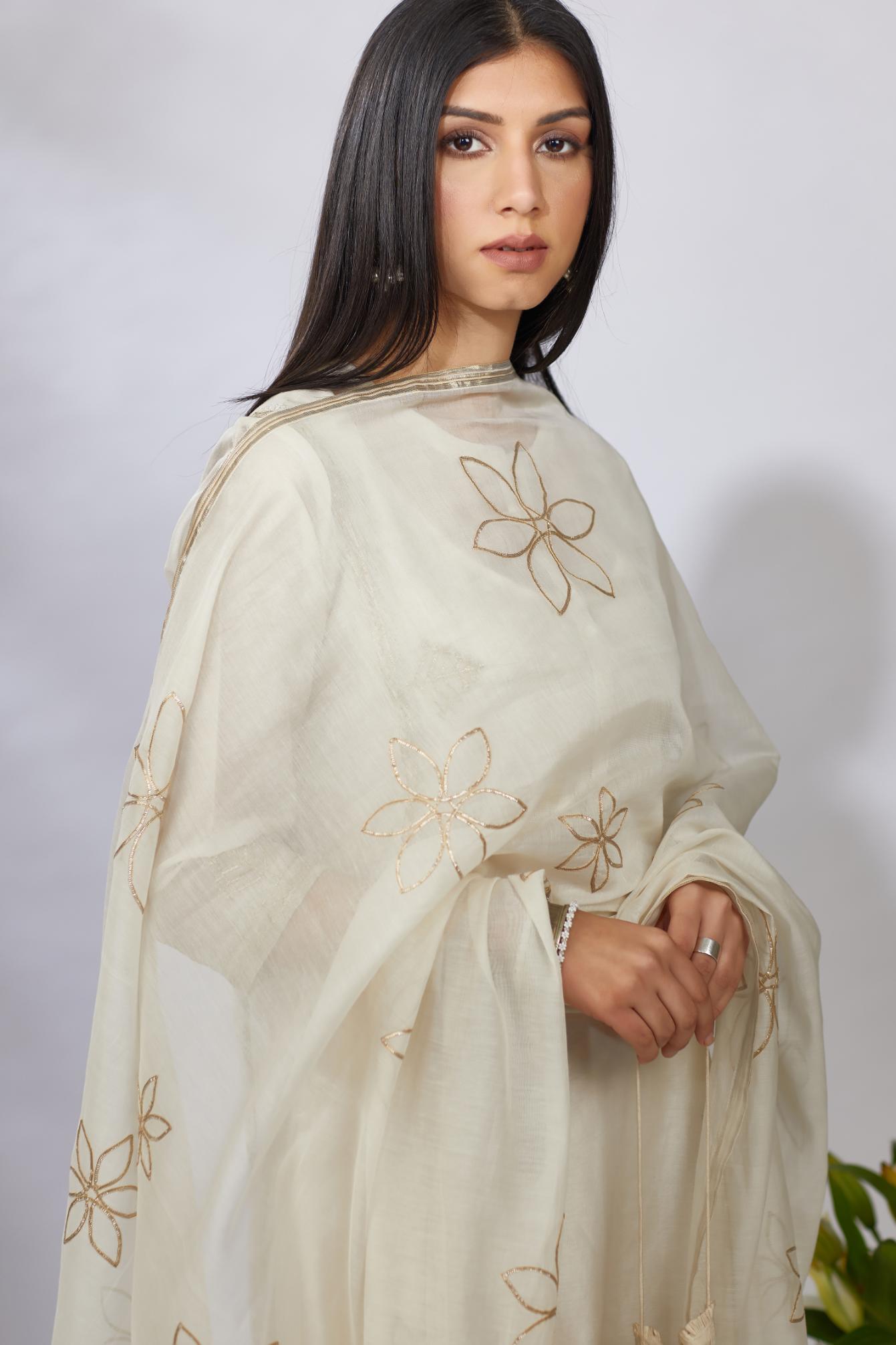Off white straight kurta set detailed with gota and zari embroidery