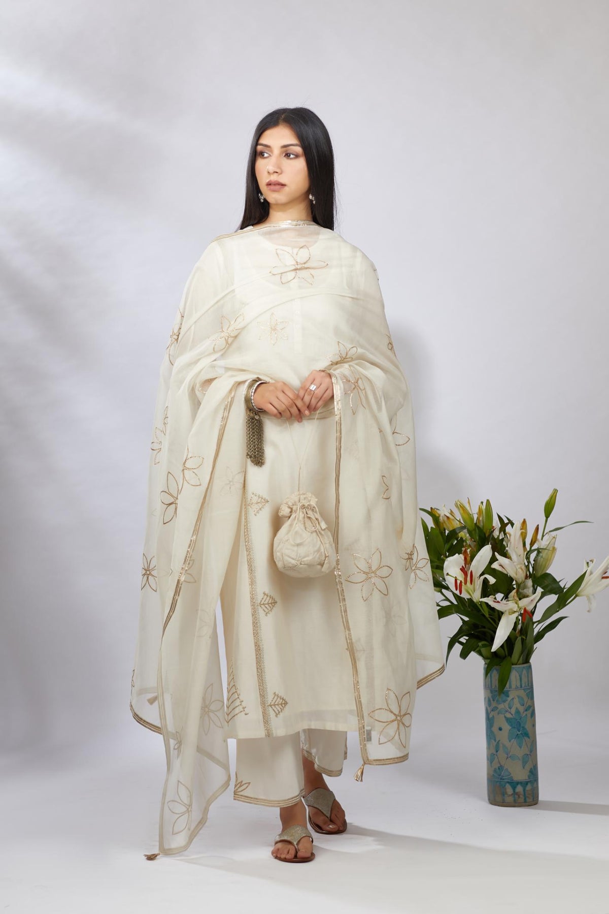 Off white straight kurta set detailed with gota and zari embroidery