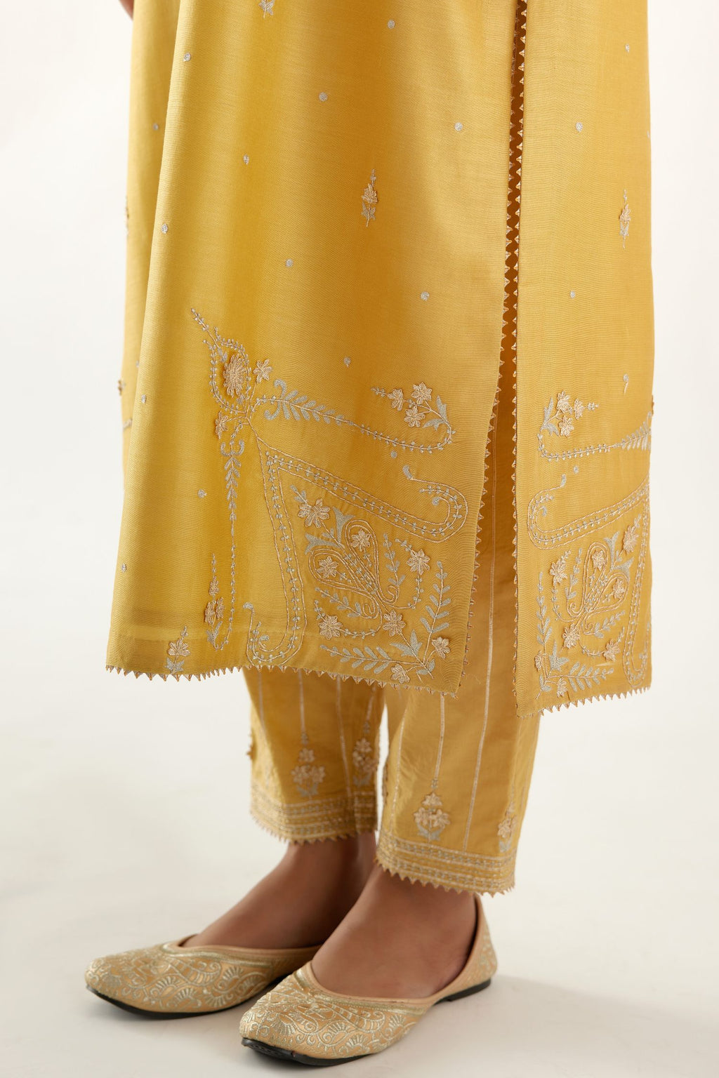 Silk chanderi straight kurta set with all-over gota and zari embroidery