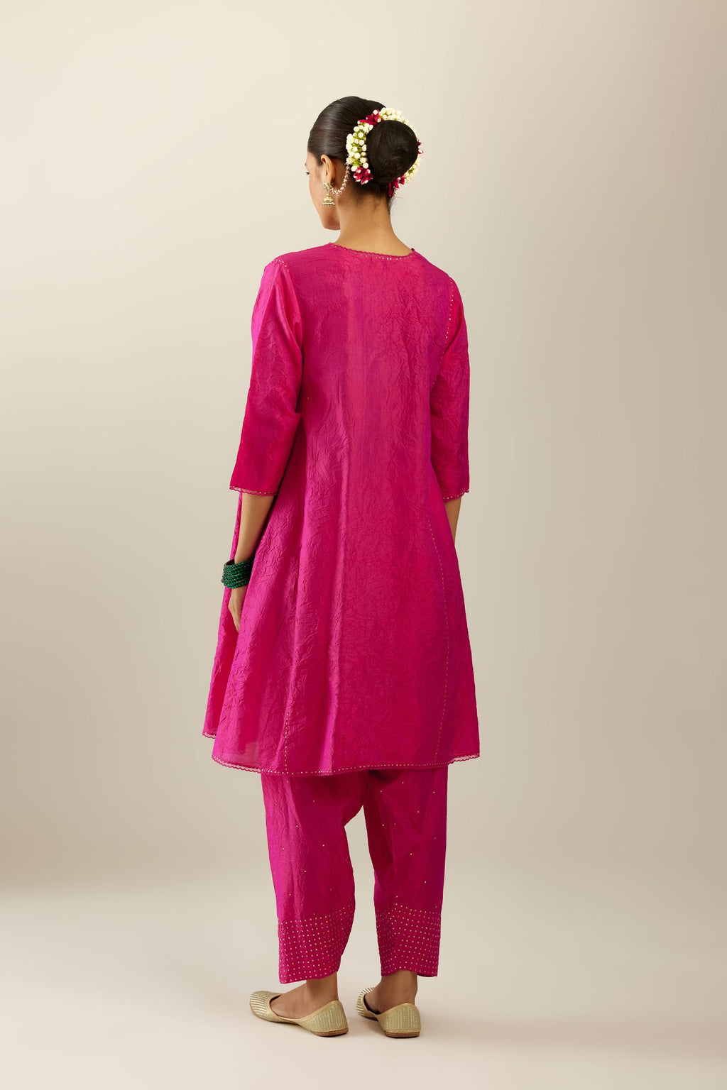Silk hand crushed short kalidar kurta set with button placket, highlighted with gold sequins and embroidered scalloped organza at edges.