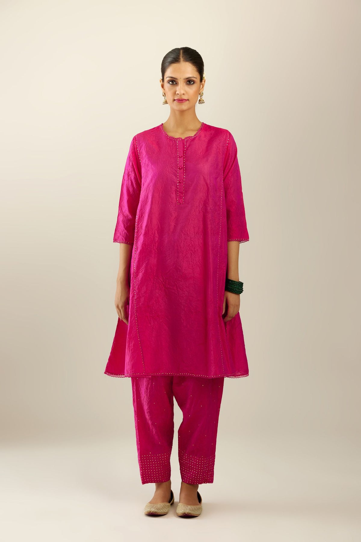 Silk hand crushed short kalidar kurta set with button placket, highlighted with gold sequins and embroidered scalloped organza at edges.