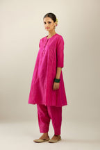 Silk hand crushed short kalidar kurta set with button placket, highlighted with gold sequins and embroidered scalloped organza at edges.