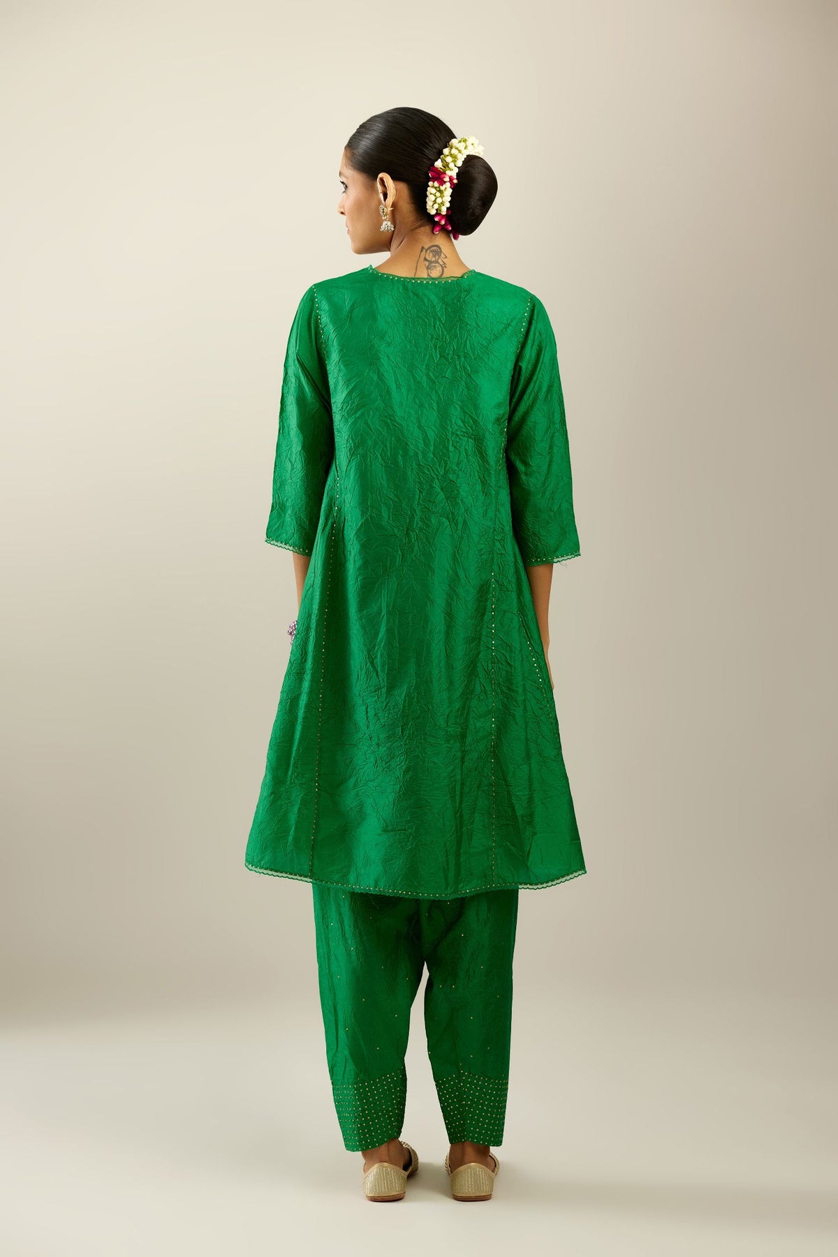 Silk hand crushed short kalidar kurta set with button placket, highlighted with gold sequins and embroidered scalloped organza at edges.