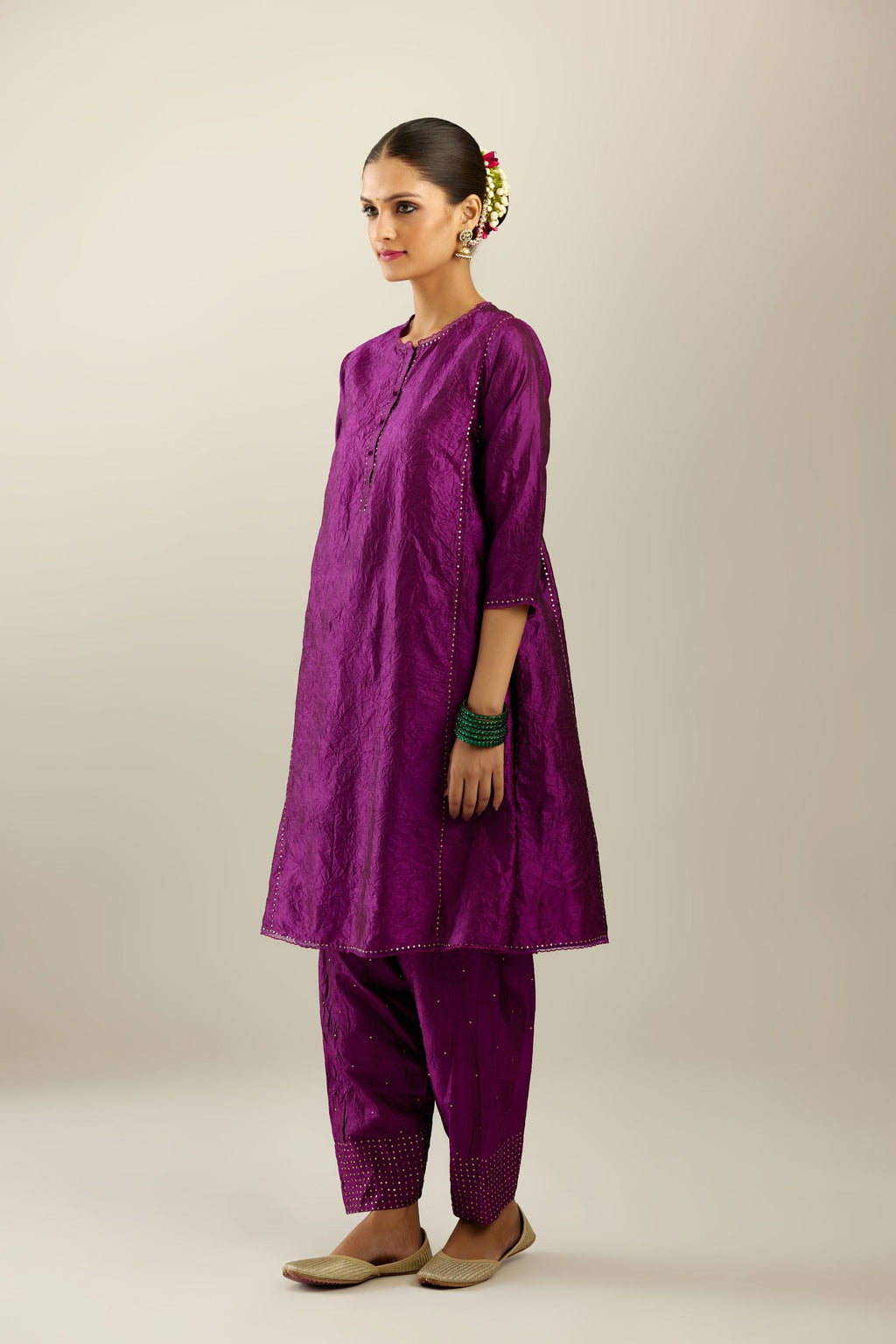 Silk hand crushed short kalidar kurta set with button placket, highlighted with gold sequins and embroidered scalloped organza at edges.