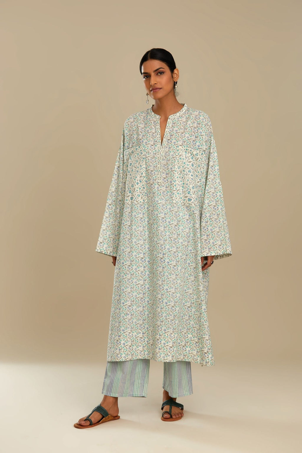 Blue printed cotton kurta set with front pockets and long sleeves.