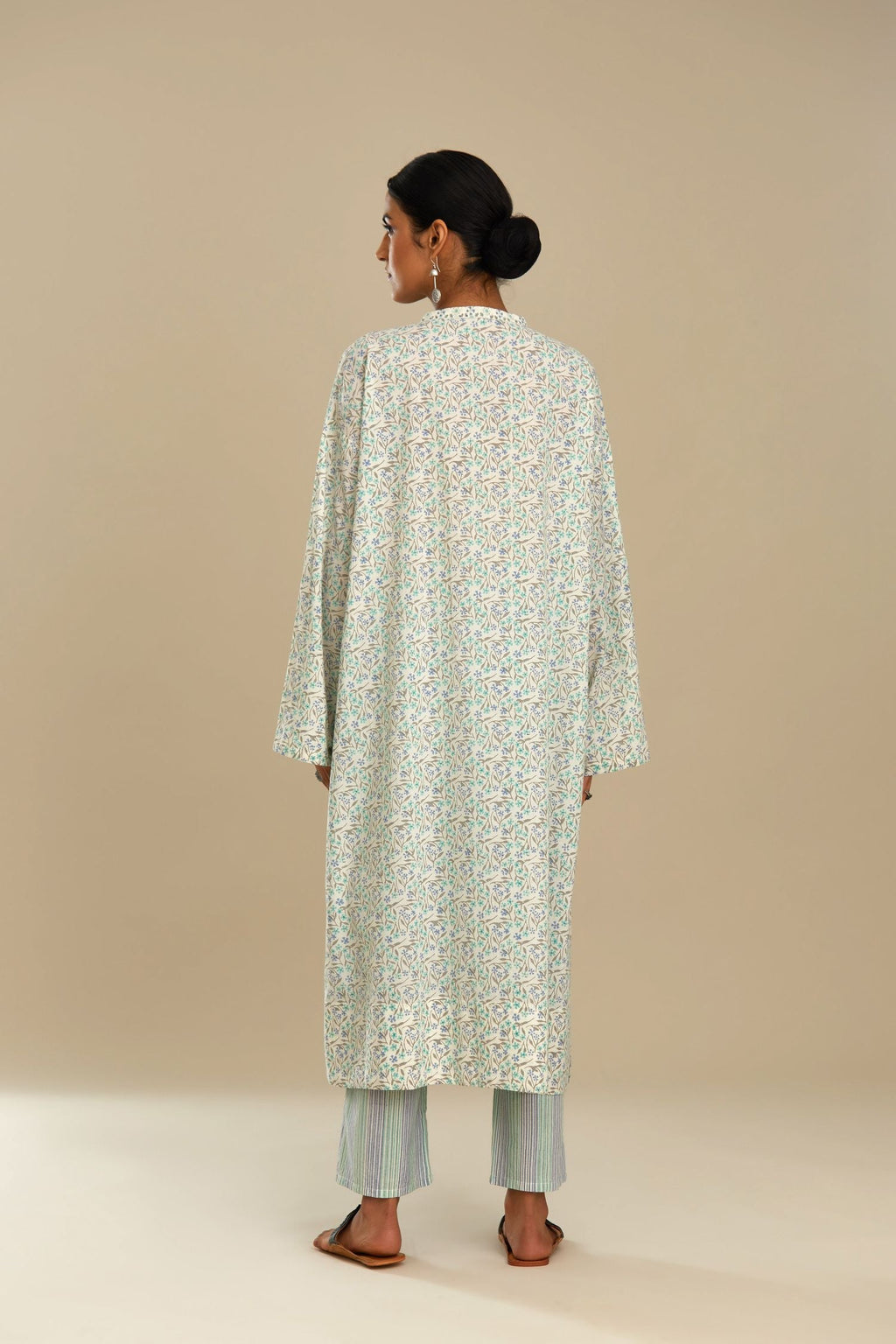 Blue printed cotton kurta set with front pockets and long sleeves.