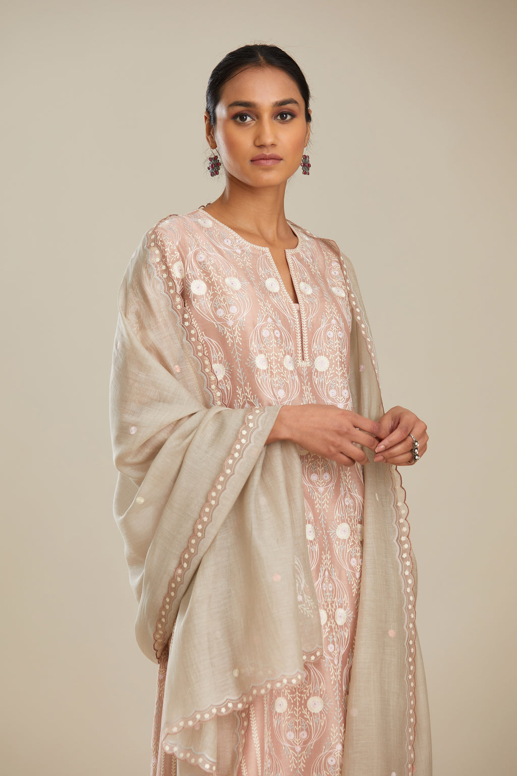 White sand cotton chanderi dupatta with scalloped and embroidered edges.