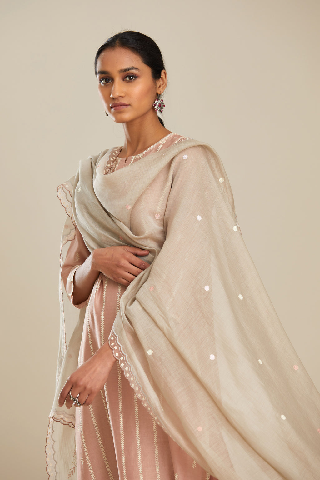 White sand cotton chanderi dupatta with scalloped and embroidered edges.