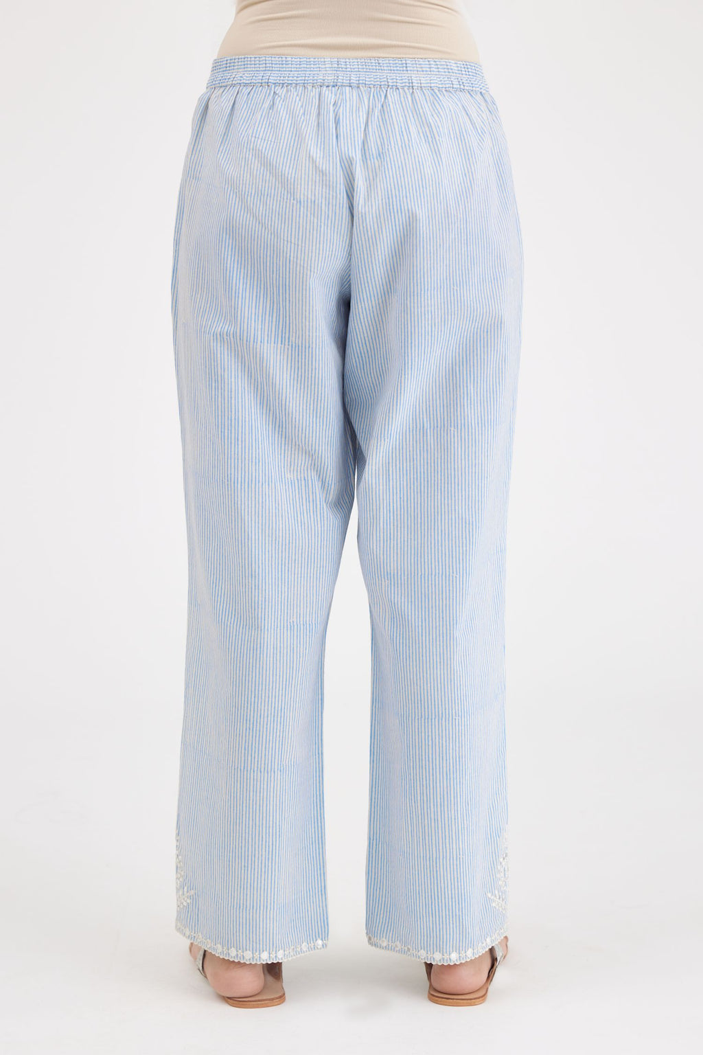 Hand-block printed striped Cotton comfortable fit pant with elasticated back and frontal drawstrings.