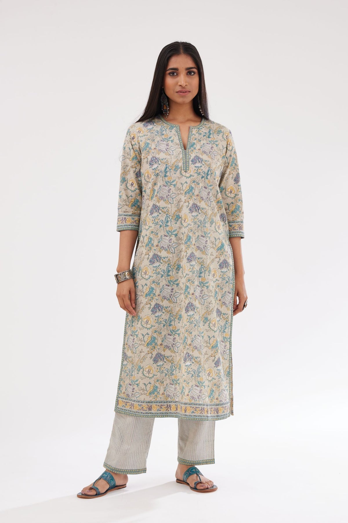 Grey and blue straight kurta with all-over chintz block print & side slits.