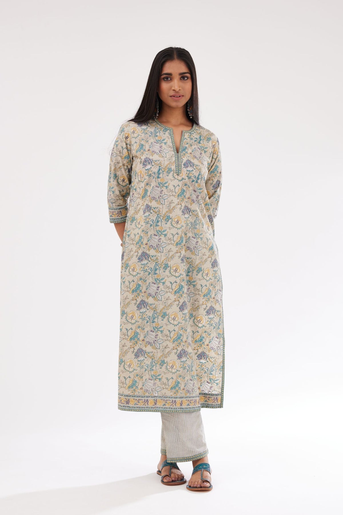 Grey and blue straight kurta with all-over chintz block print & side slits.
