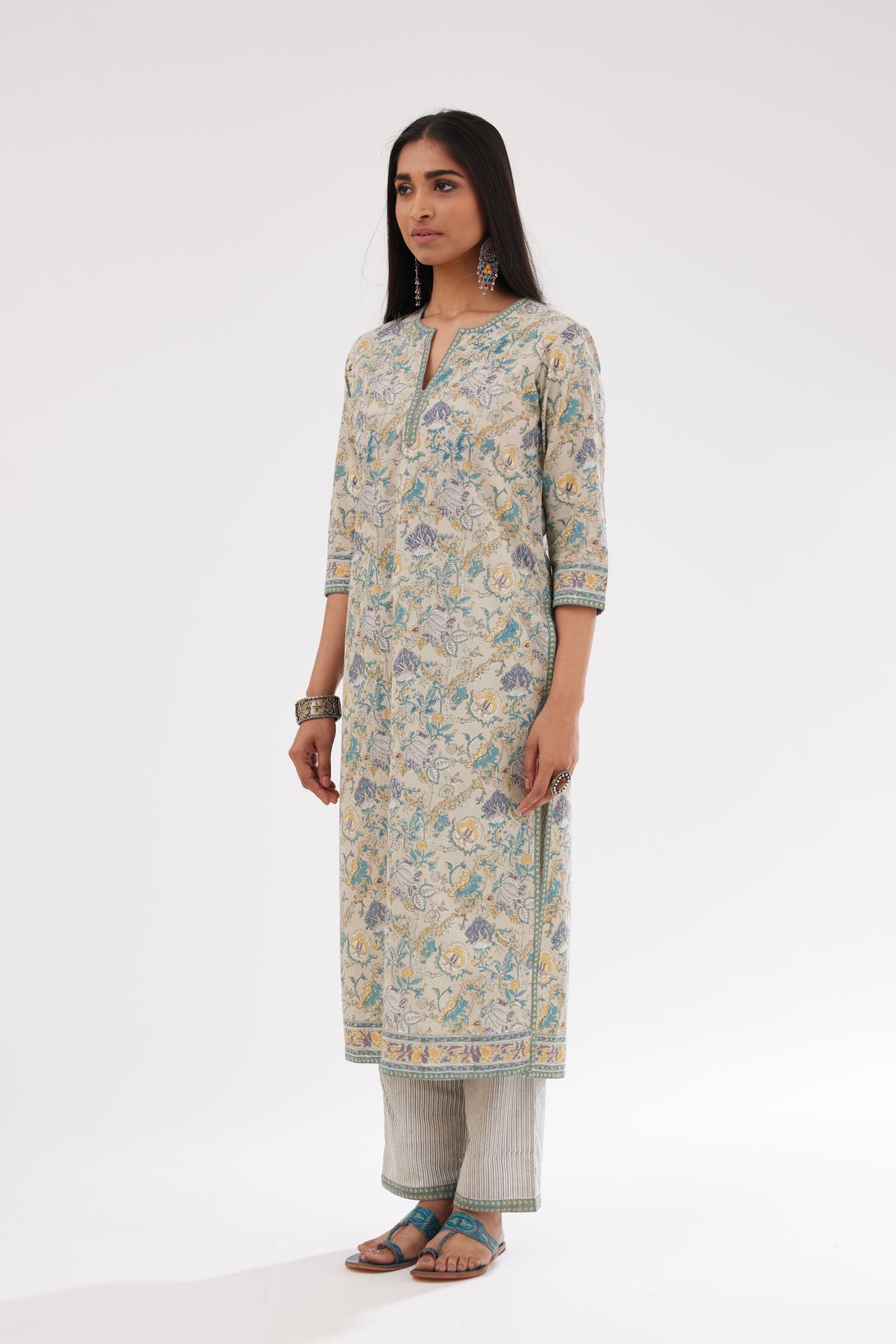 Grey and blue straight kurta set with all-over chintz block print & side slits.