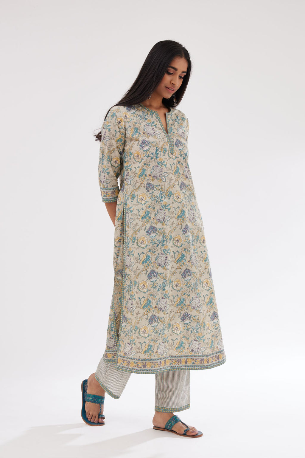 Grey and blue straight kurta set with all-over chintz block print & side slits.