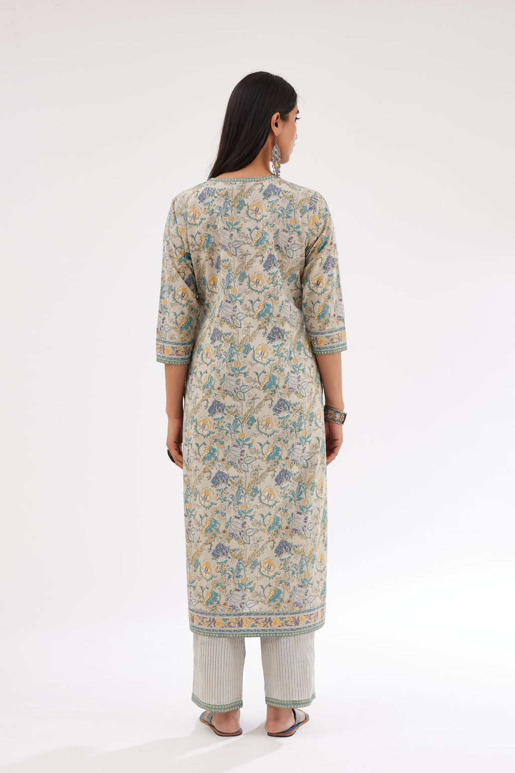 Grey and blue straight kurta with all-over chintz block print & side slits.