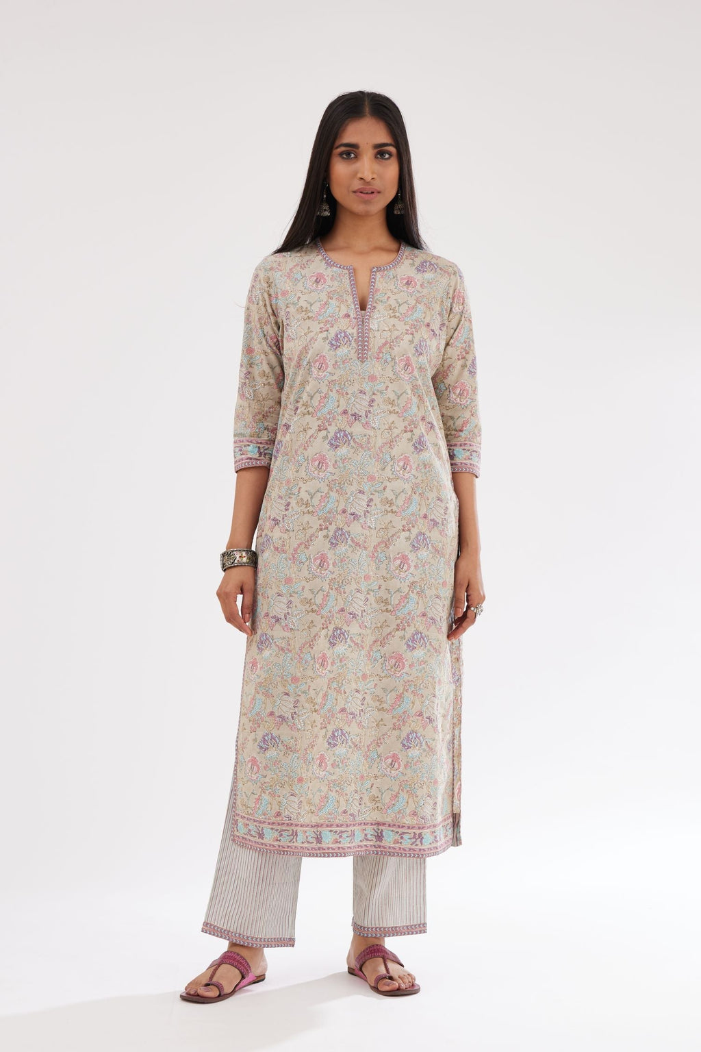 Grey and pink straight kurta with all-over chintz block print & side slits.