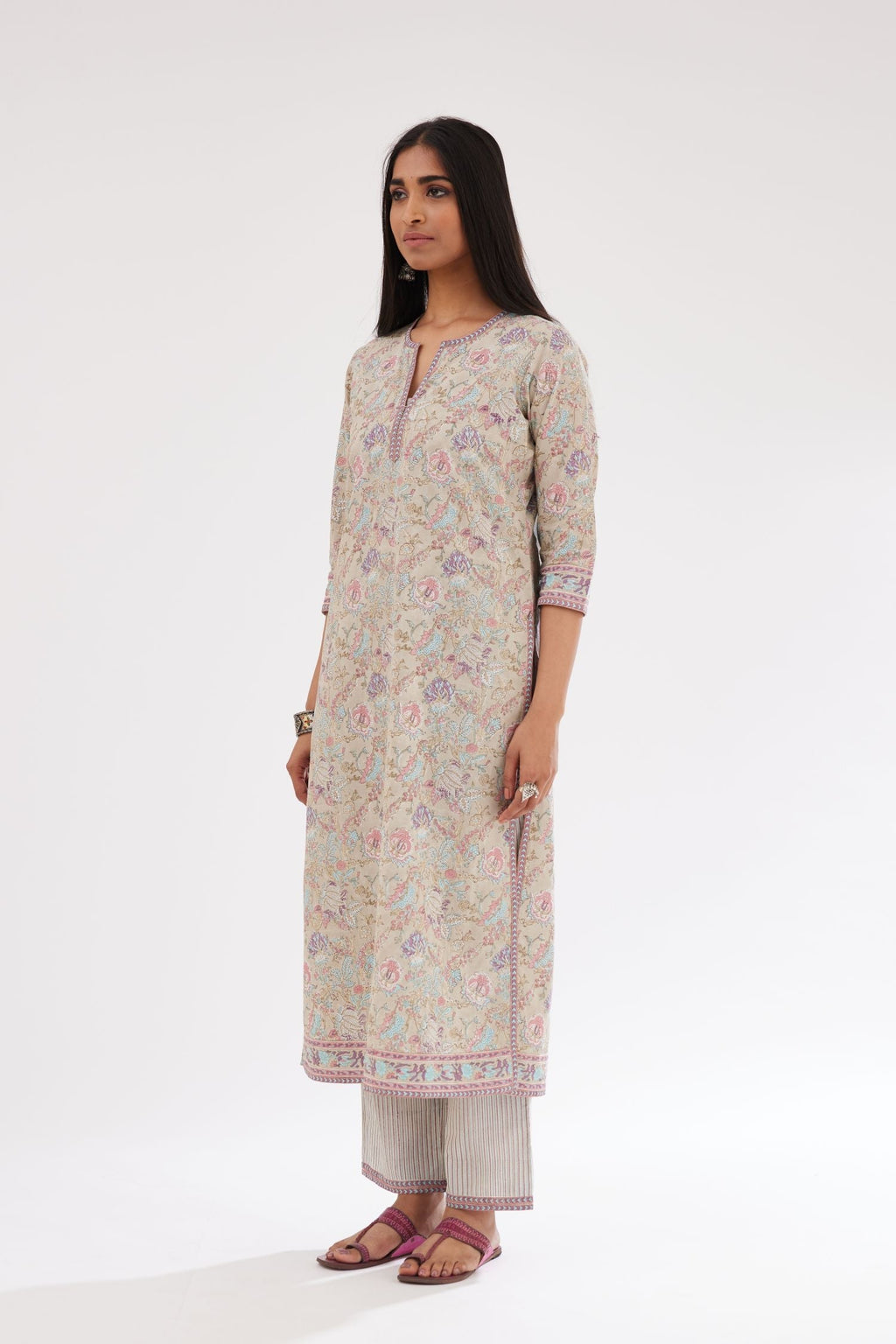 Grey and pink straight kurta with all-over chintz block print & side slits.