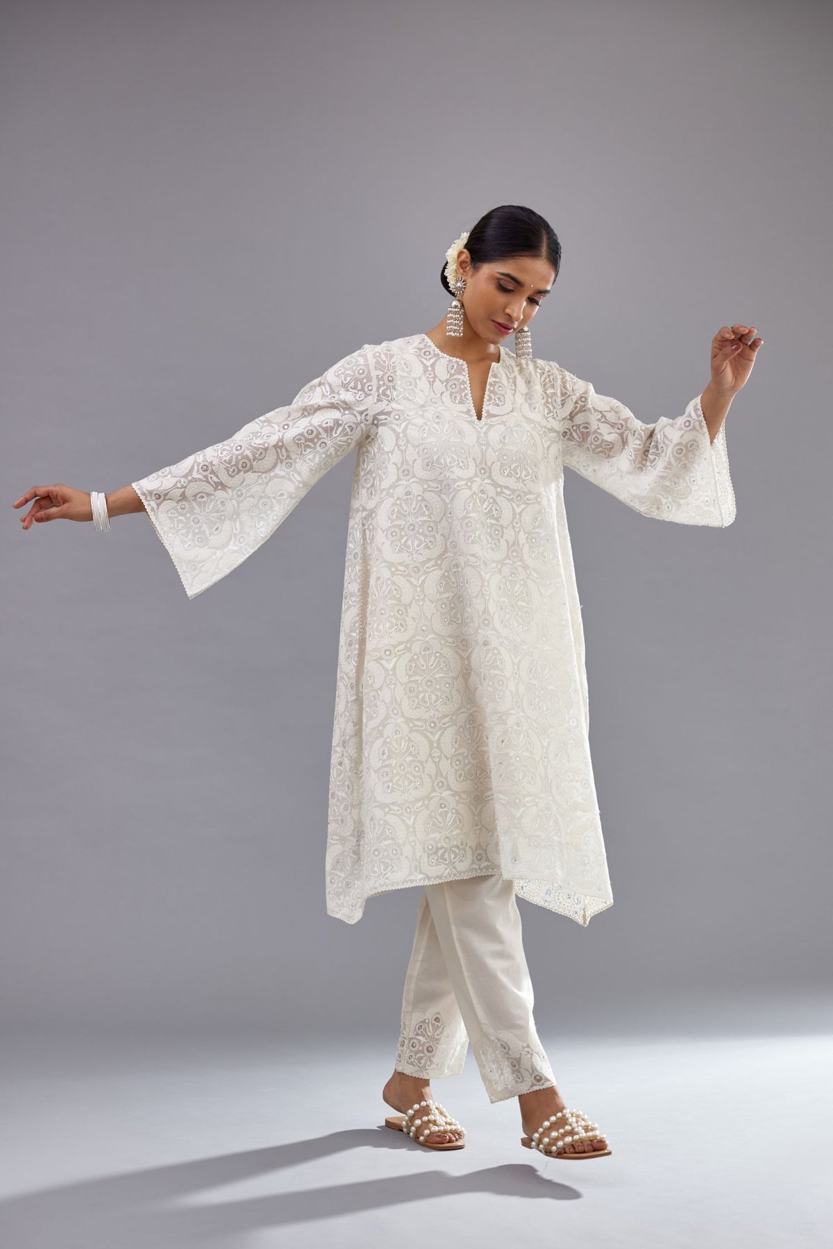 Off white short easy fit, straight hem kurta set with all-over trellis jaal appliqué, highlighted with sequins.