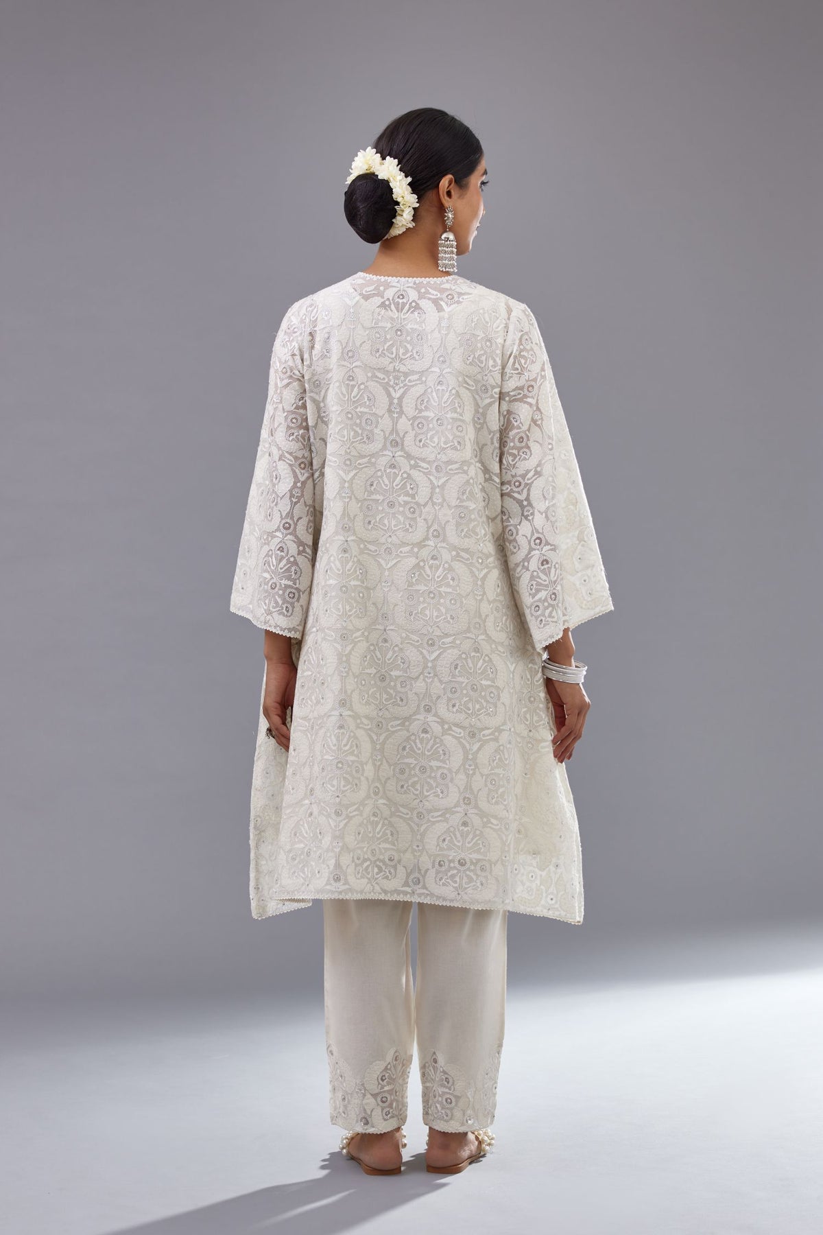 Off white short easy fit, straight hem kurta set with all-over trellis jaal appliqué, highlighted with sequins.