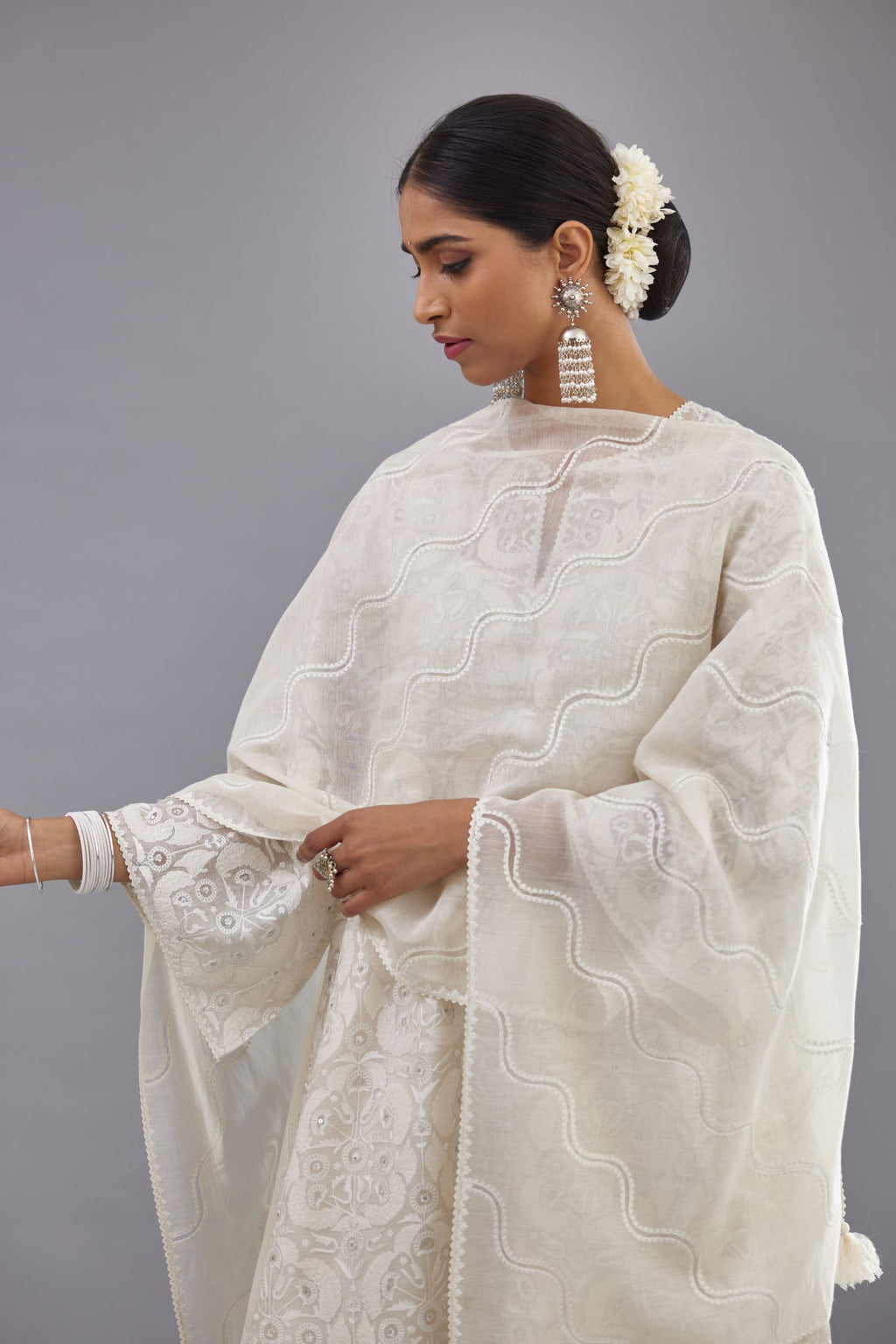 Off white short easy fit, straight hem kurta set with all-over trellis jaal appliqué, highlighted with sequins.