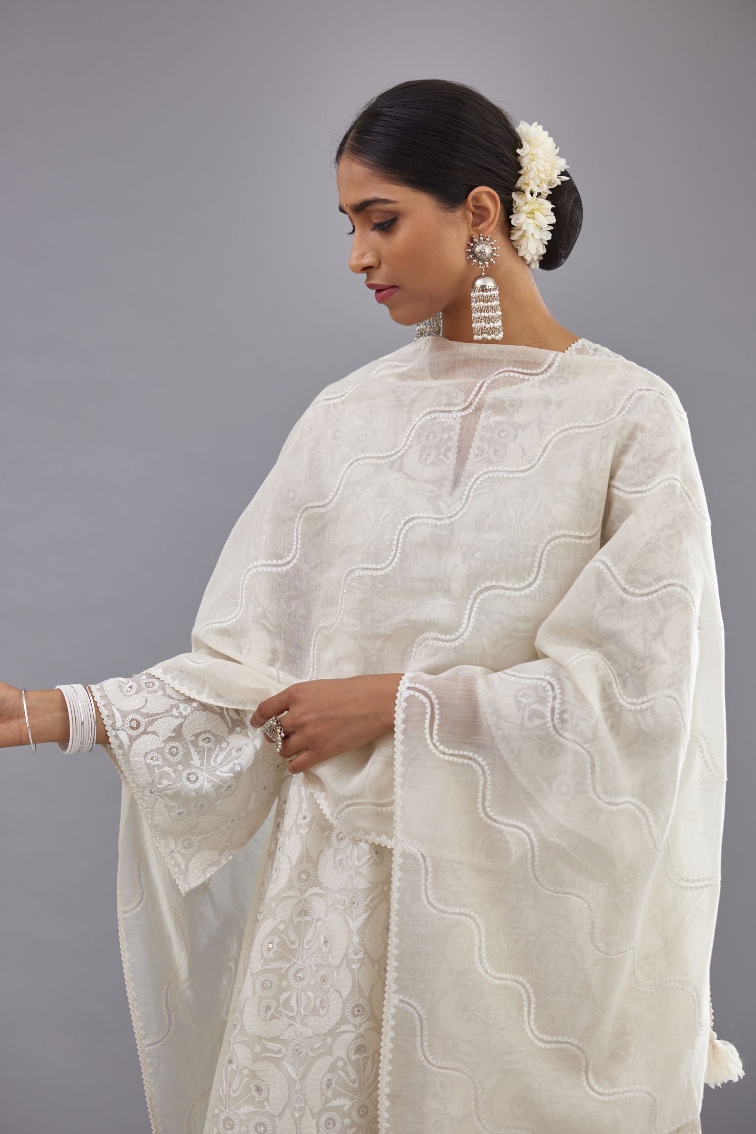 Off white short easy fit, straight hem kurta set with all-over trellis jaal appliqué, highlighted with sequins.