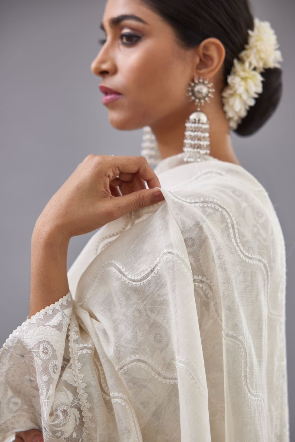 Off white short easy fit, straight hem kurta set with all-over trellis jaal appliqué, highlighted with sequins.