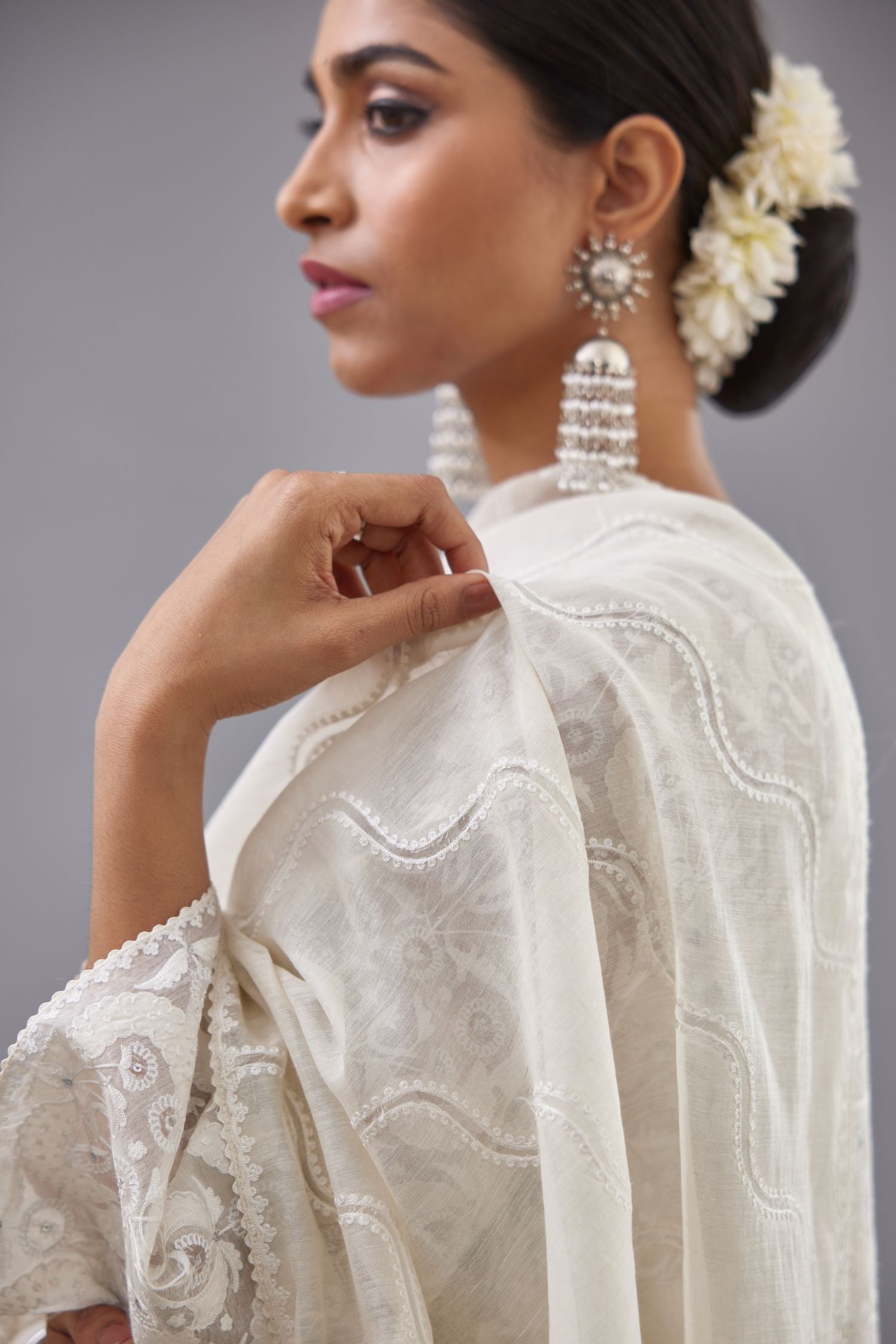 Off white short easy fit, straight hem kurta set with all-over trellis jaal appliqué, highlighted with sequins.