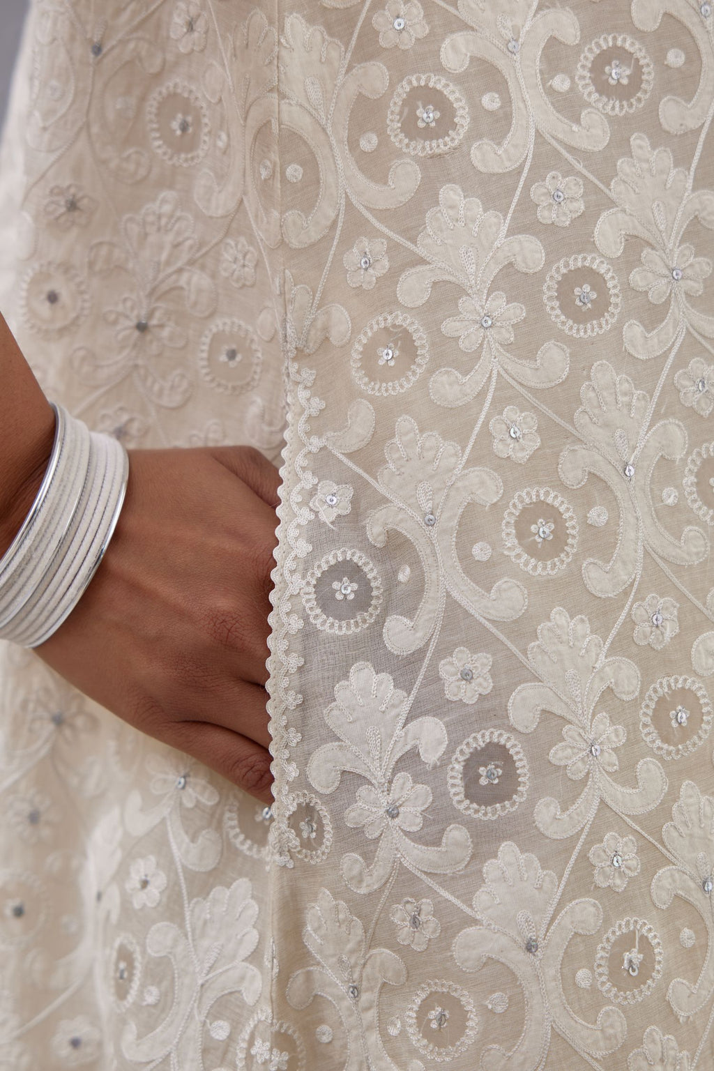 Off white short easy fit, straight hem kurta set with all-over trellis jaal appliqué, highlighted with sequins.