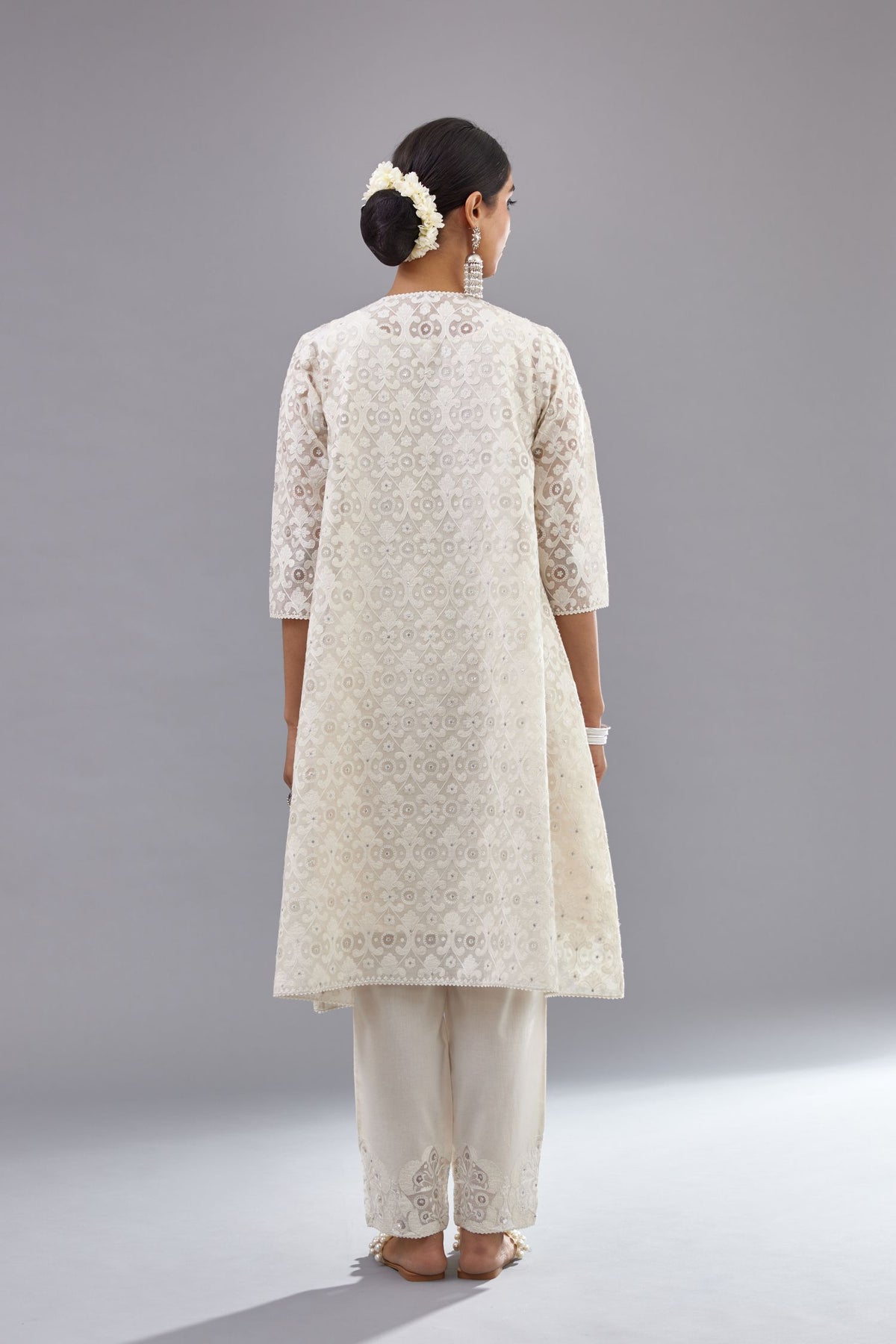 Off white short easy fit, straight hem kurta set with all-over trellis jaal appliqué, highlighted with sequins.