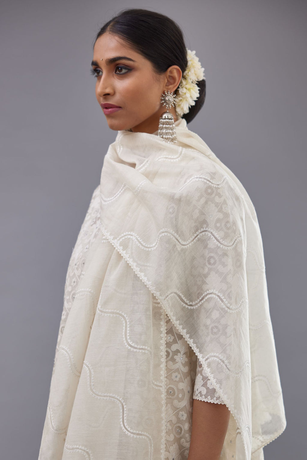 Off white short easy fit, straight hem kurta set with all-over trellis jaal appliqué, highlighted with sequins.