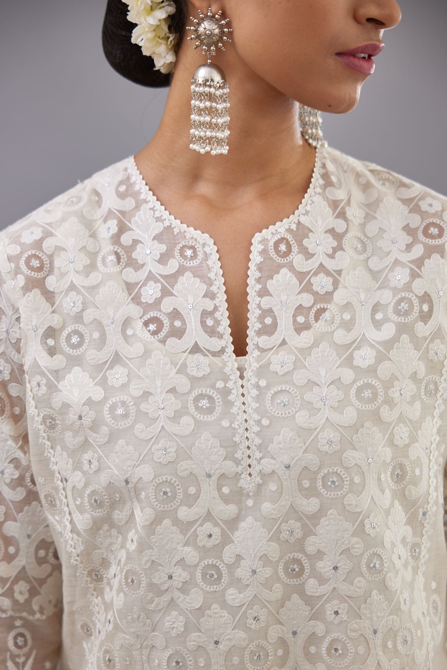 Off white silk chanderi straight kurta set with appliqué trellis jaal in center panel and small assorted flowers embroidery at side panells.