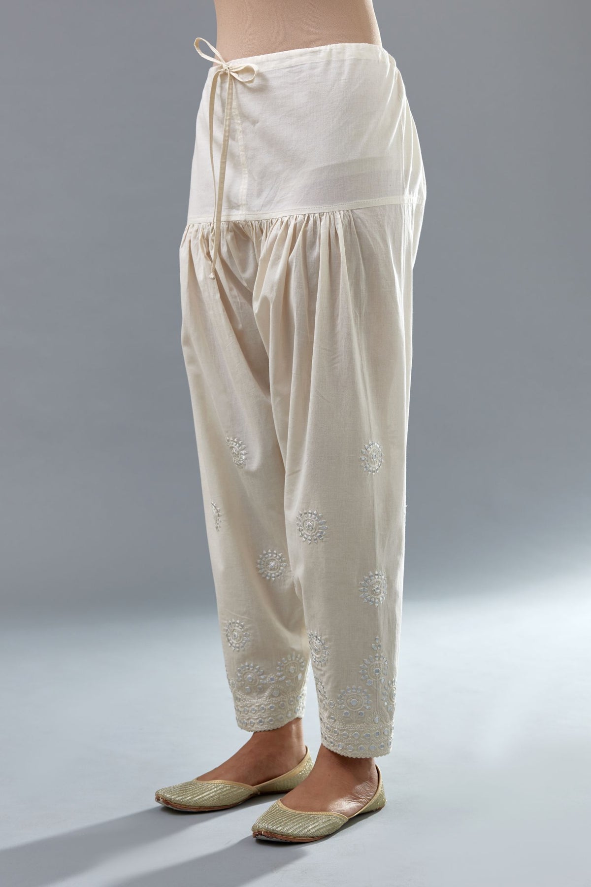 Off white cotton narrow salwar with all-over off white thread and mirror embroidery.