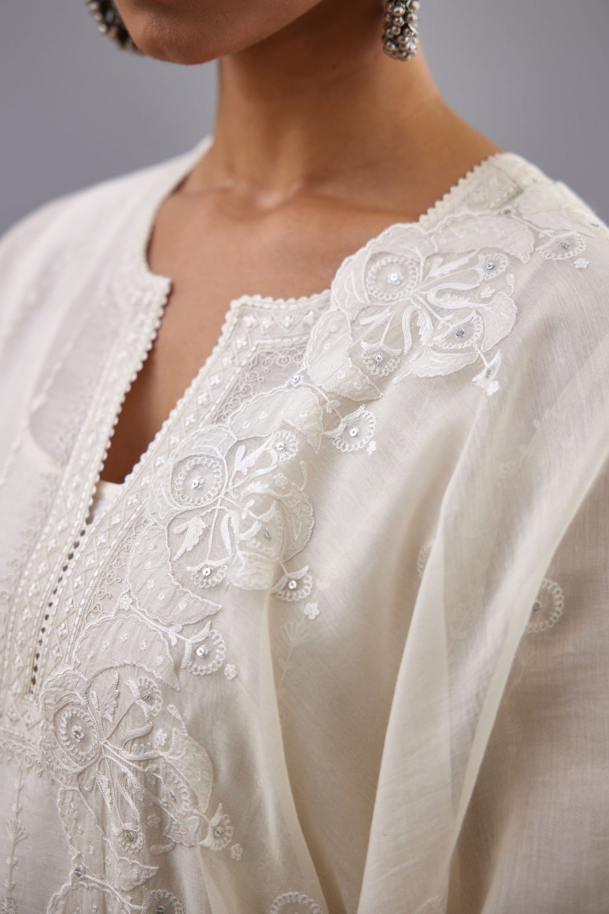 Off white cotton chanderi dupatta with scalloped and embroidered edges.