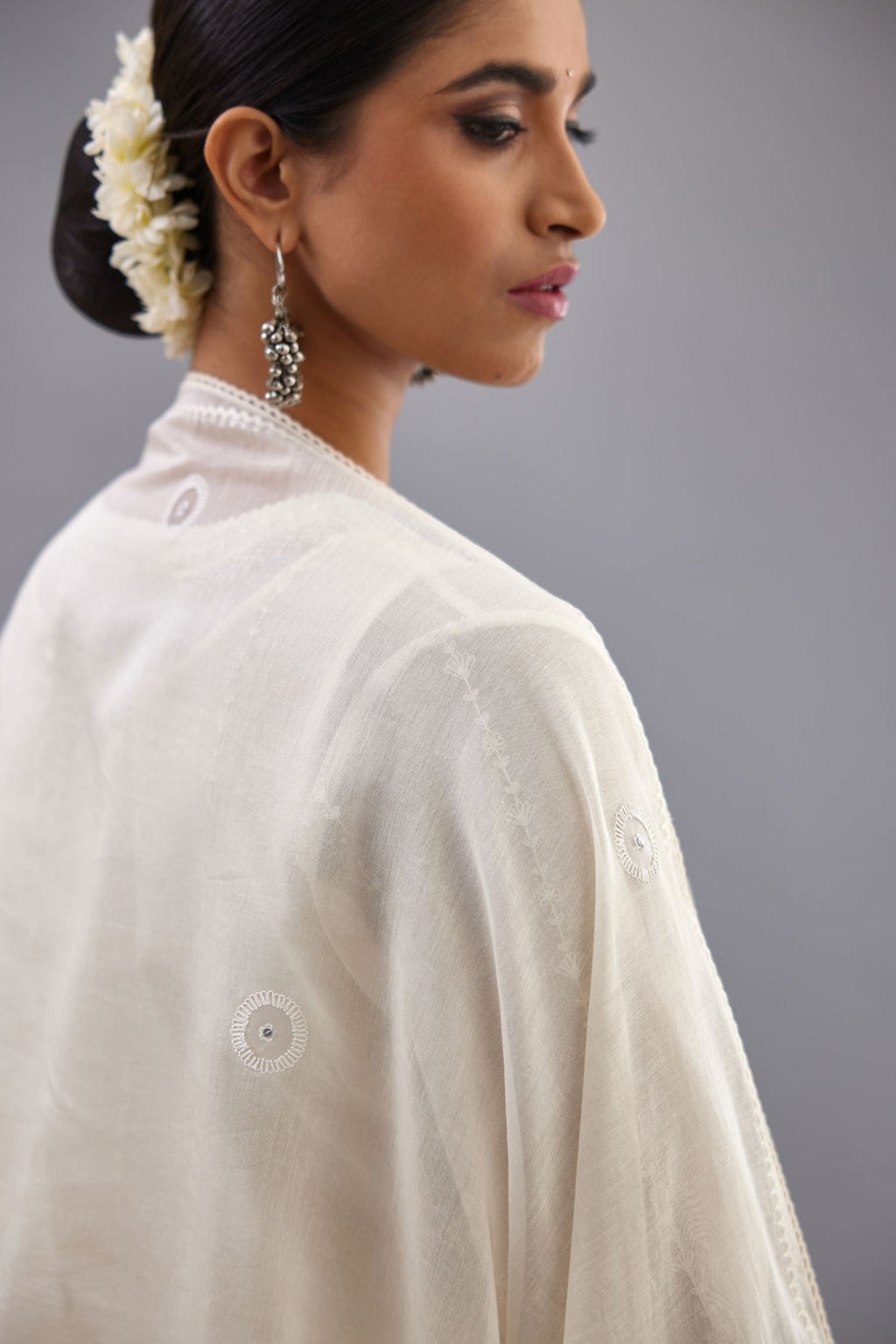 Off white cotton chanderi Dupatta with all-over small embroidered butis.