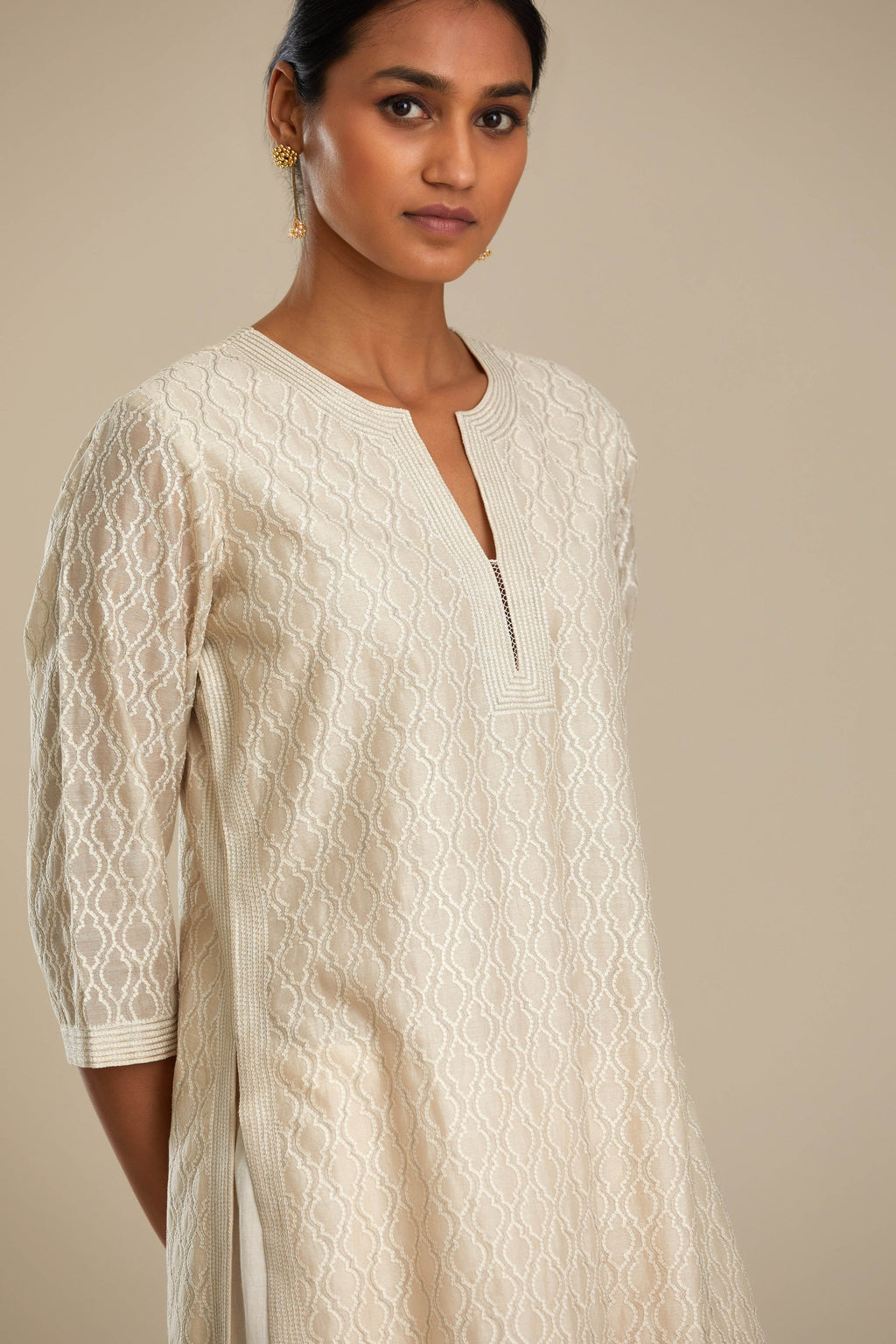 Off white silk chanderi straight kurta set with all-over jharoka jaal embroidery.