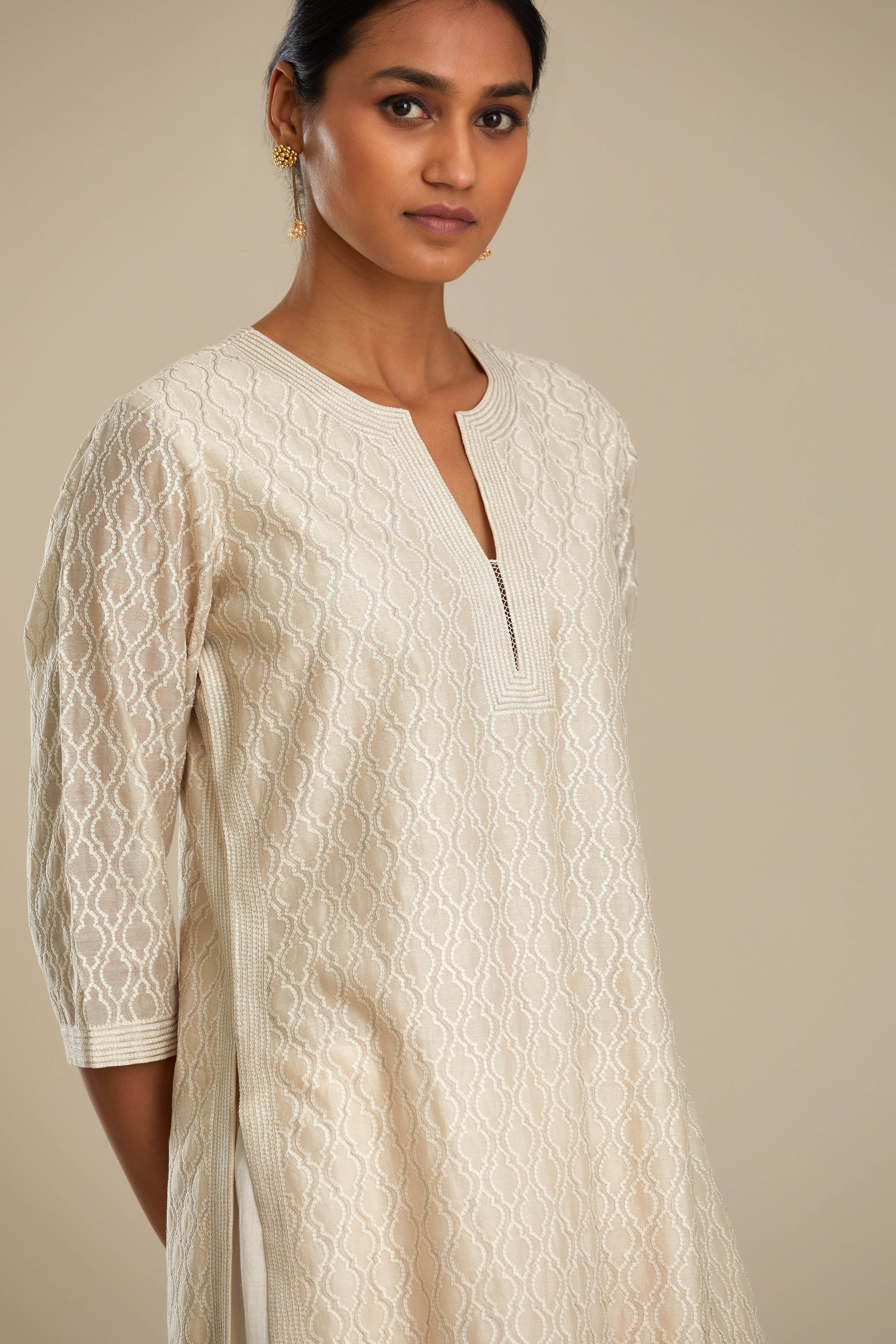 Off white silk chanderi straight kurta set with all-over jharoka jaal embroidery.