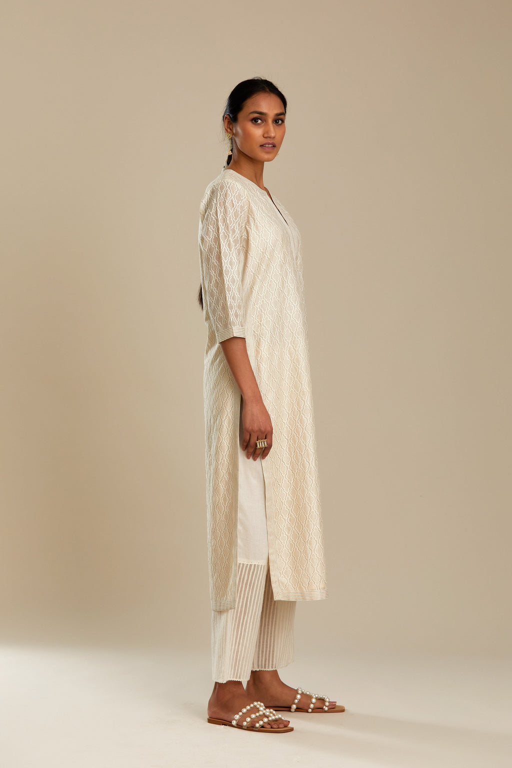 Off white silk chanderi straight kurta set with all-over jharoka jaal embroidery.