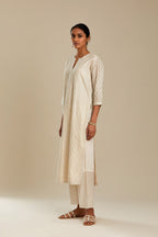 Off white silk chanderi straight kurta set with all-over jharoka jaal embroidery.