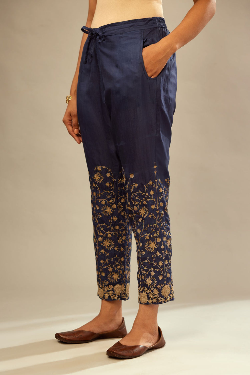 Pret a Porter Royal Blue / White Ladies Shirt With Royal Blue Silk Trouser  at Rs 1380/set in Kanpur