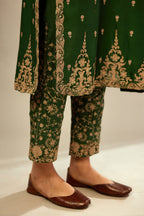 Green silk chanderi straight kurta set with gold dori embroidery, detailed with small aari embroidery buties all-over.