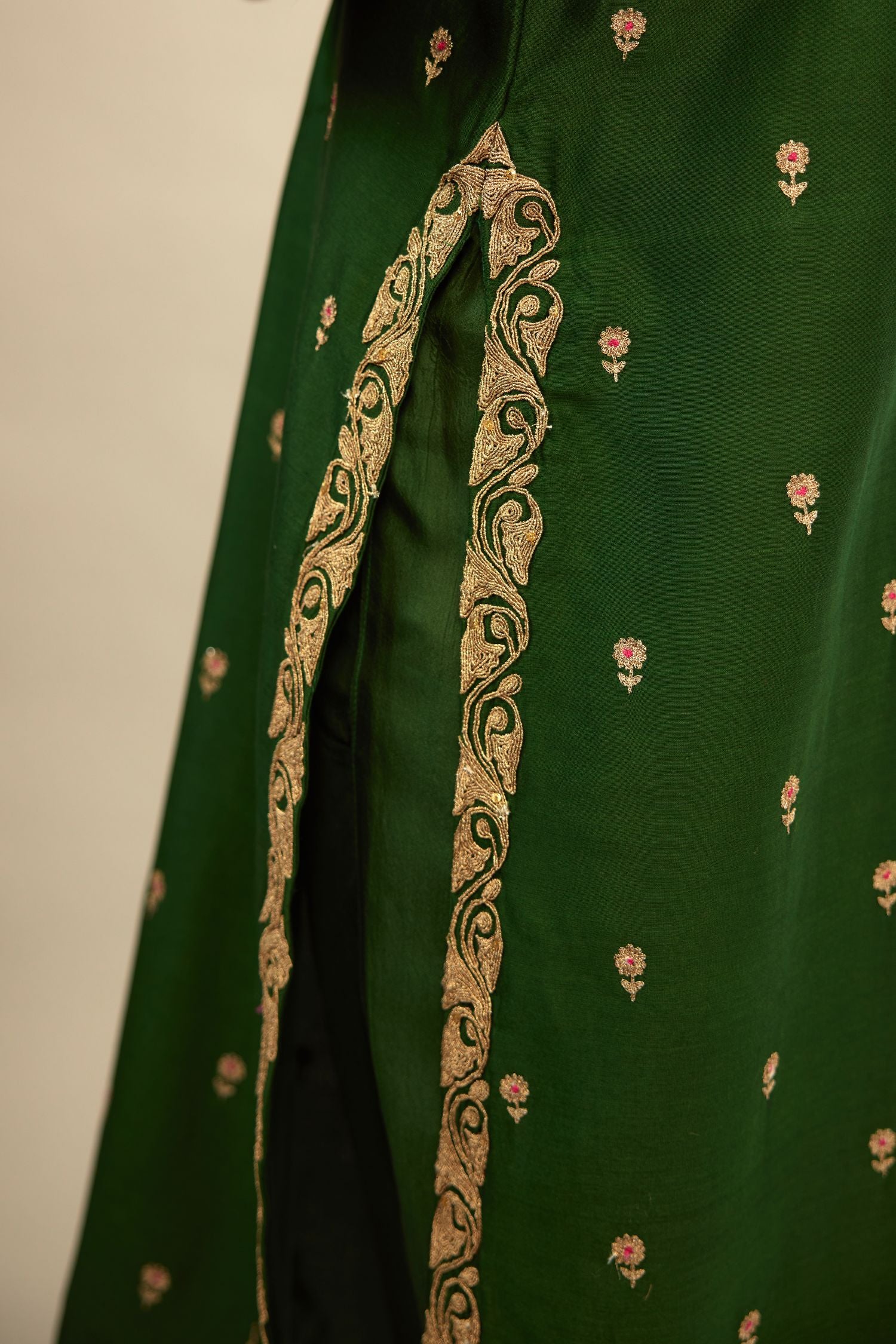 Green silk chanderi straight kurta set with gold dori embroidery, detailed with small aari embroidery buties all-over.