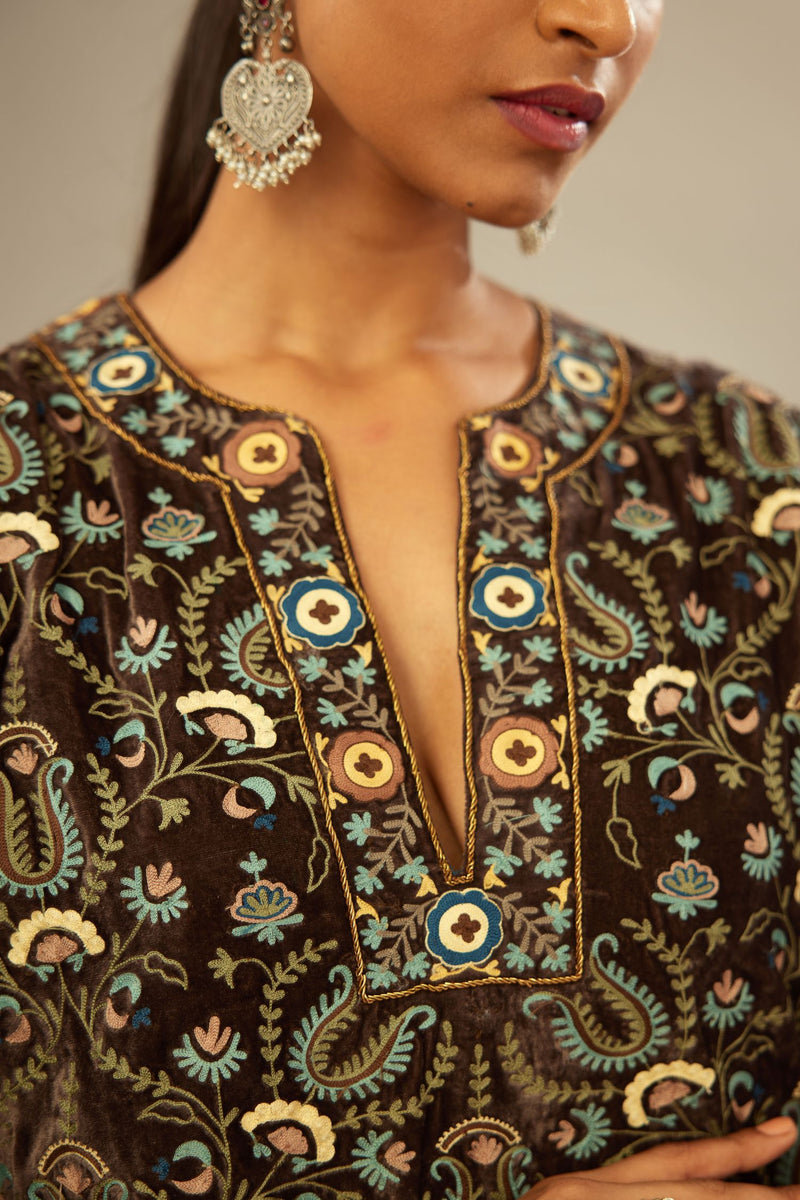 Grey silk velvet straight kurta with multi colored silk thread jaal em ...