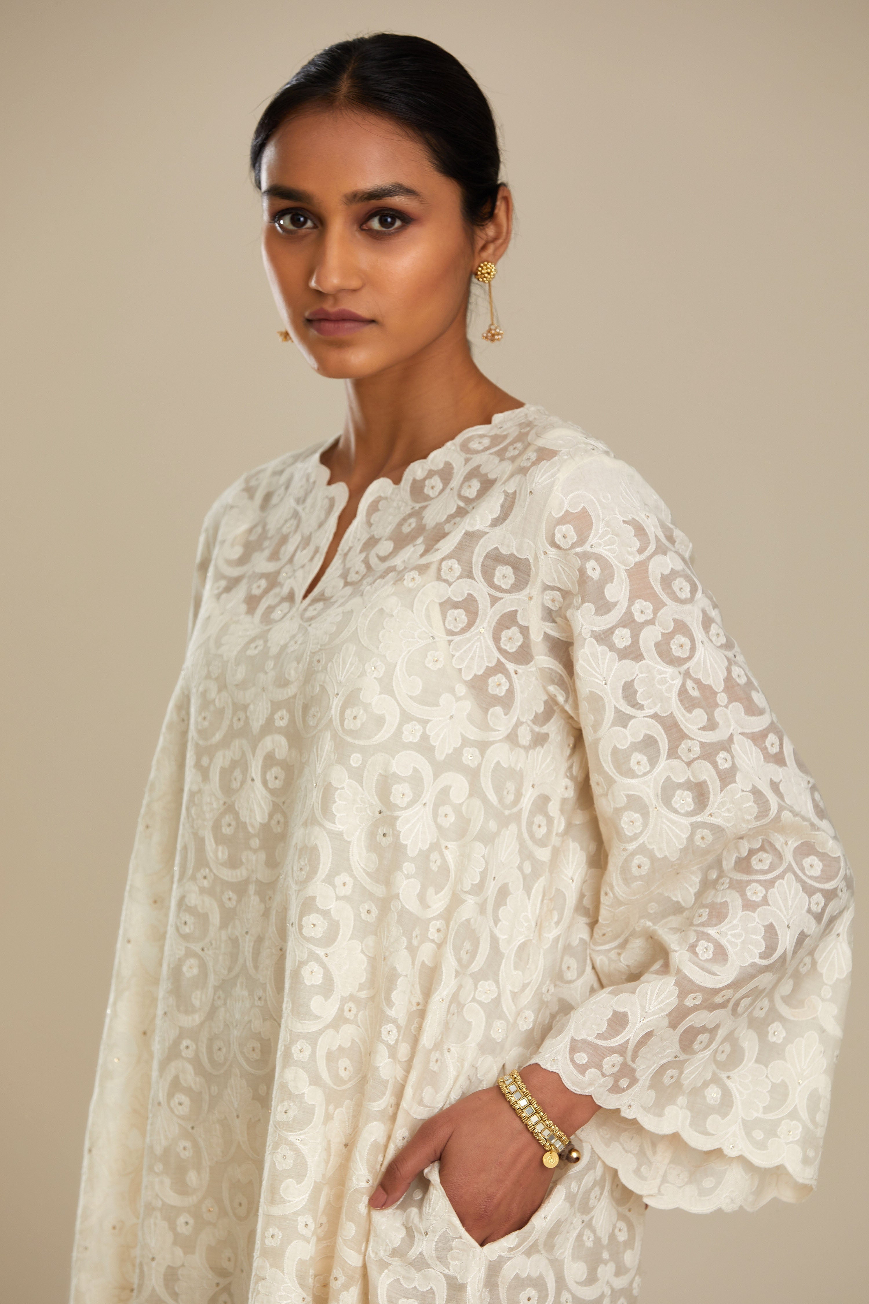 Off white short easy fit, straight hem kurta set with all-over trellis jaal appliqué, highlighted with sequins.