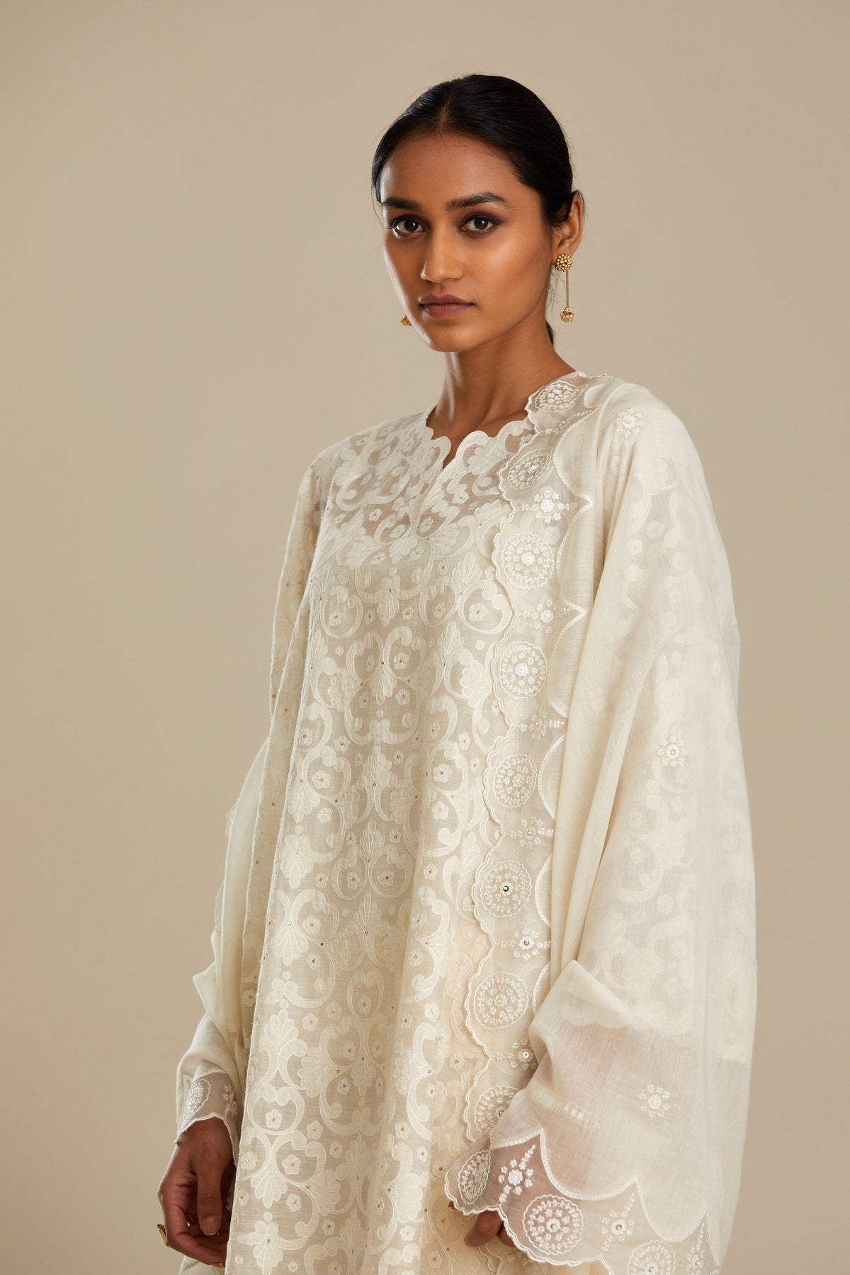 Off white short easy fit, straight hem kurta set with all-over trellis jaal appliqué, highlighted with sequins.