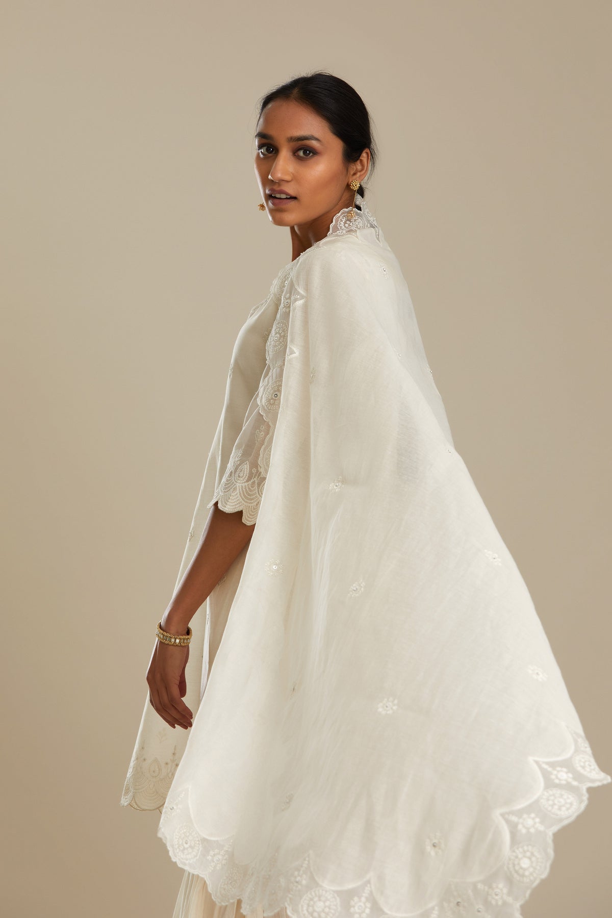 Off white silk chanderi dupatta with scalloped and embroidered edges. (Dupatta)