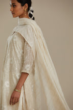 Off white cotton chanderi dupatta with silver zari and silk thread trellises running diagonally all over the dupatta. (Dupatta)