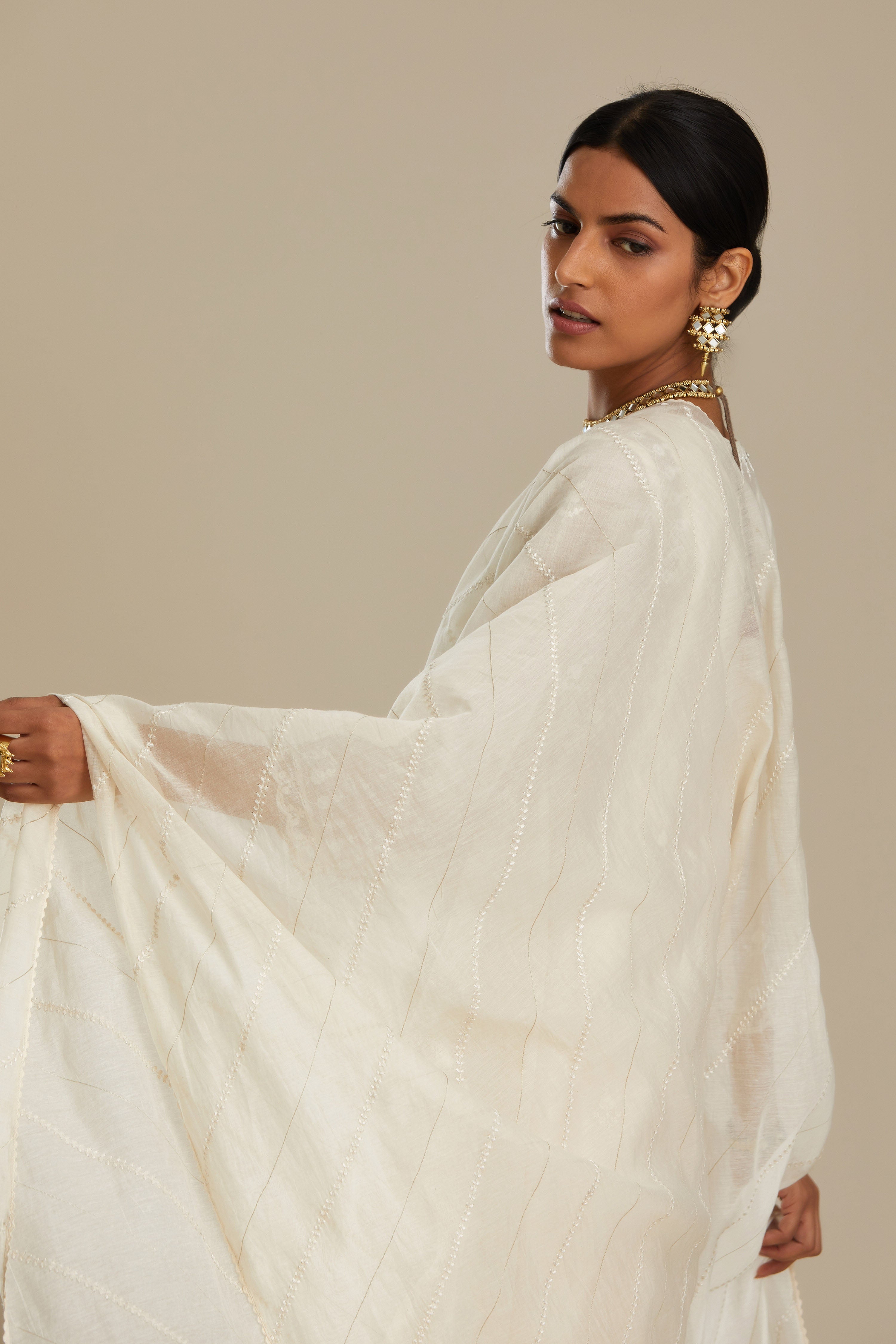 Off white cotton chanderi dupatta with silver zari and silk thread trellises running diagonally all over the dupatta. (Dupatta)