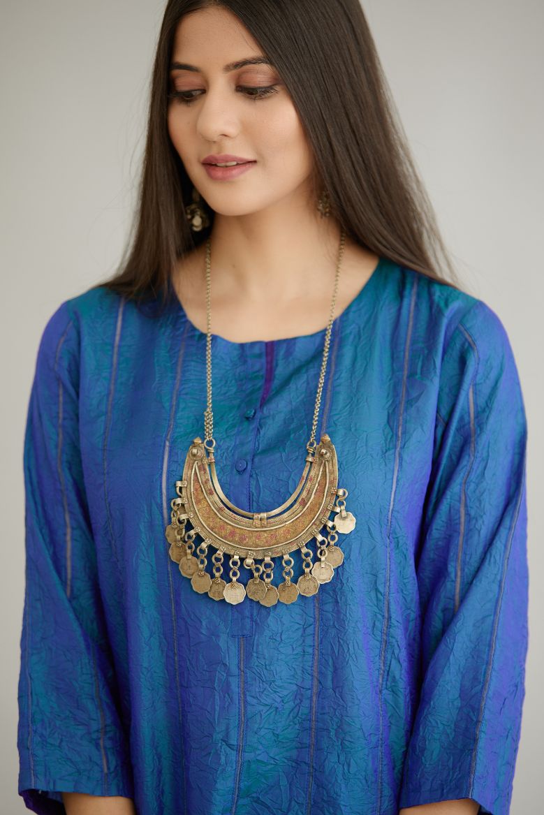 Teal blue hand crushed silk straight kurta set with vertical organza fabric inset stripe detail in front, back and 3/4 sleeves, highlighted with contrasting top stitch.