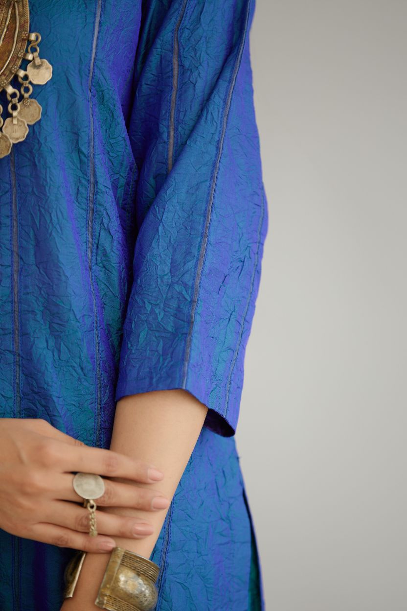 Teal blue hand crushed silk straight kurta set with vertical organza fabric inset stripe detail in front, back and 3/4 sleeves, highlighted with contrasting top stitch.