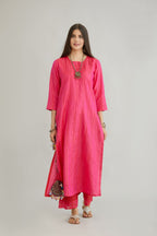Fuchsia hand crushed silk straight kurta set with vertical organza fabric inset stripe detail in front, back and 3/4 sleeves, highlighted with contrasting top stitch.